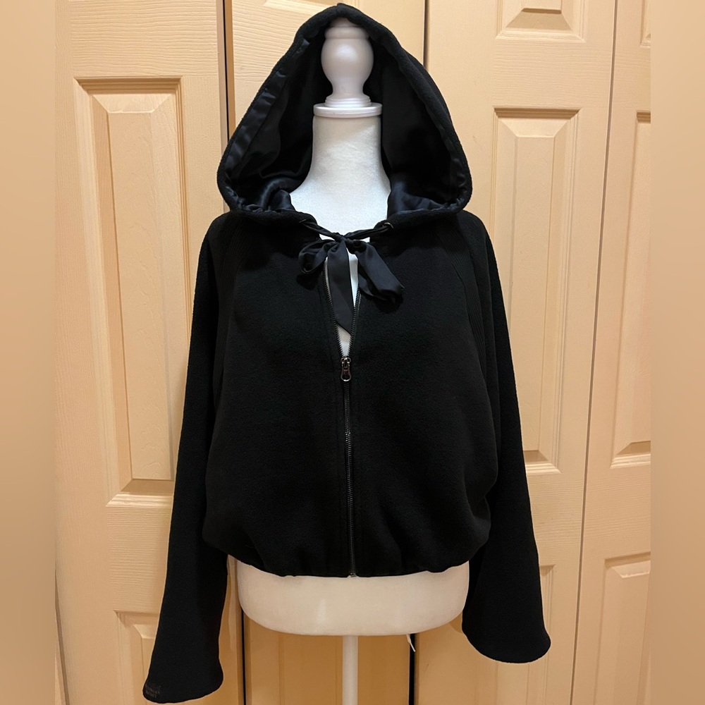Victoria’s Secret hoodie / sweatshirt. Cropped. Black fleece, silky lining. Sz M